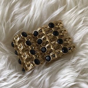 Black and gold cuff wig a stretch